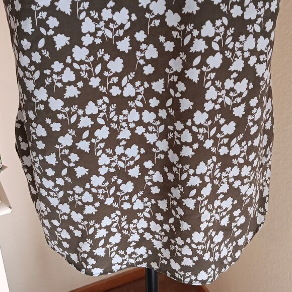 CAbi OLlive And Blue Floral Blouse. Coastal - Picture 9 of 11